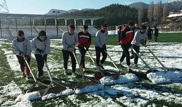 Tosyaspor Şampiyonluğa Kar Kürüyerek Hazırlanıyor